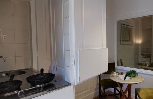 Le Puy-en-Velay Apartment | Cozy Retreat in Puy-en-Velay with Private Courtyard and WIFI