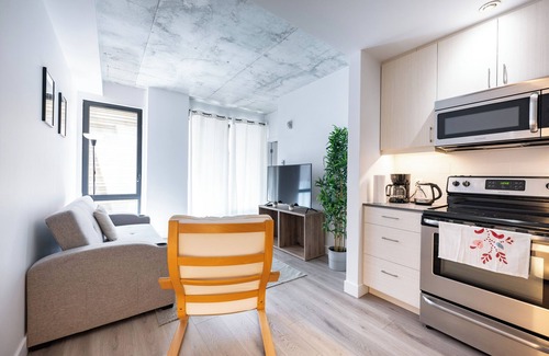 International District Apartment | Cozy retreat in Old Port Montreal