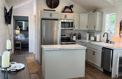 Columbus Cabin | Cozy retreat located in the heart off the TIEC nAnd the blue ridge mountains!
