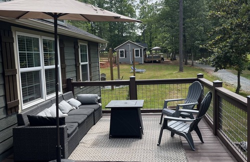 Columbus Cabin | Cozy retreat located in the heart off the TIEC nAnd the blue ridge mountains!