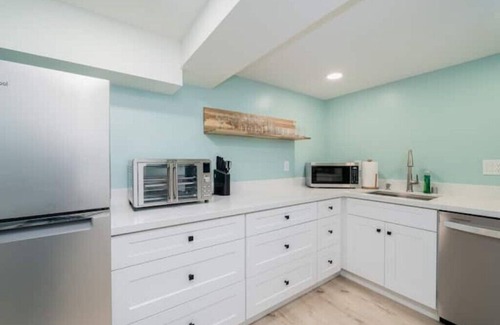 Bryant House | Cozy Retreat near Children's Hospital & UW Medical Center at Montlakenn
