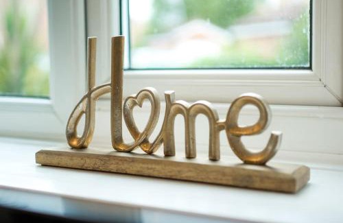 Feltham West Apartment | Cozy Retreat Near Heathrow Airport