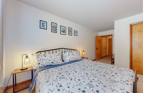 West Dover Hotel | Cozy retreat near slopes