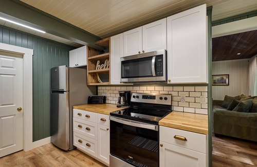 Rhododendron Cabin | Cozy retreat, newly renovated with loft, hot tub, creek access, pet friendly