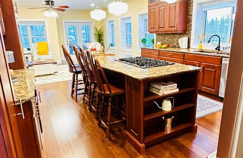 Greater Napanee House | Cozy Retreat On The Eastside Estate (10 Guest)