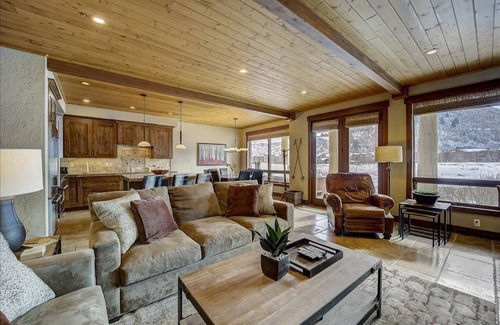 Deer Valley House | Cozy Retreat! Ski Slope, Mountain & Pond Views, Private Hot Tub!