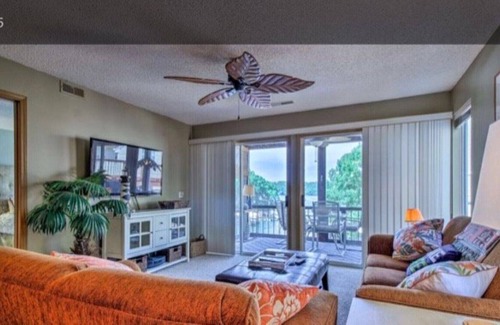 Osage Beach Condo | Cozy retreat with a great view, of the lake 1 mile from Margaretville