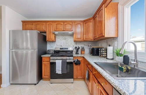 The Heights House | Cozy retreat with complimentary parking and arcade game room! Minutes to NYC
