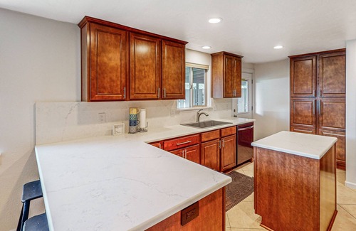 Southeast Bend House | Cozy retreat with hot tub, high speed WiFi, dog-friendly