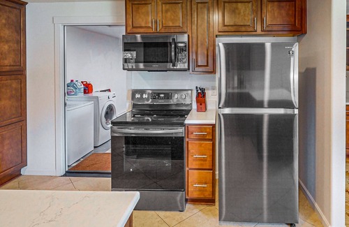 Southeast Bend House | Cozy retreat with hot tub, high speed WiFi, dog-friendly