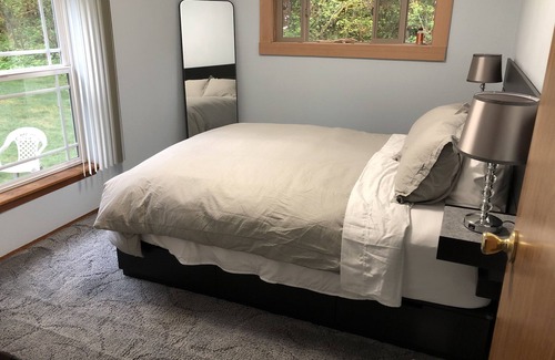 Washougal House | Cozy River Cottage on Dougan Falls