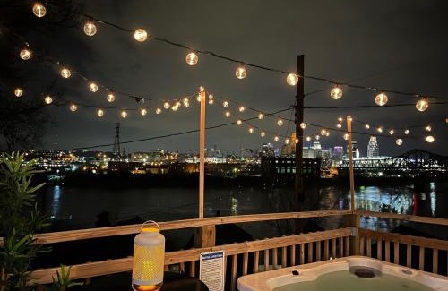 Covington House | Cozy Riverfront Bungalow with Stunning Views