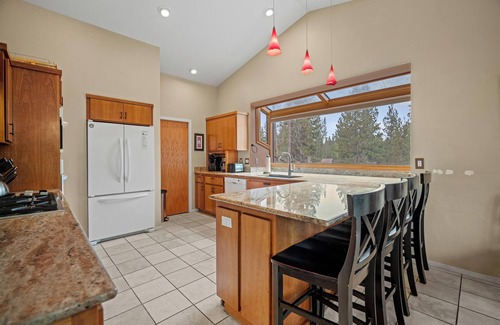 Sunriver House | Cozy Riverfront Retreat with A/C, Deck & Game Room