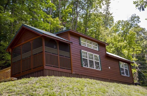 Barren Springs Cabin | Cozy Riverfront Tiny Home! Couple's Retreat - 1BS2