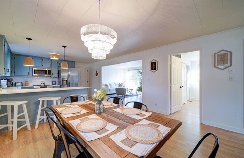 Belmont Historic District House | Cozy Riverside Cottage—Fully Updated!—Quiet—3-beds