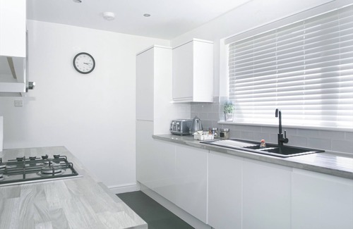 Snodland House | Cozy Riverside Retreat in Snodland