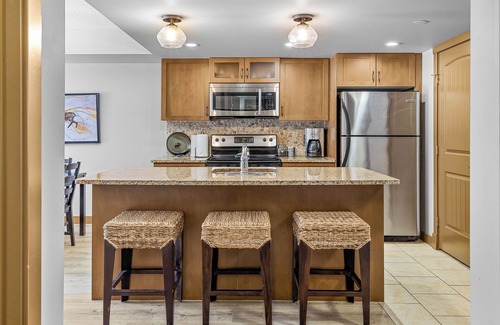 Copperstone Resort Condo | Cozy Rocky Mountain Getaway with Hot Tub! Pet Friendly & Newly Updated!