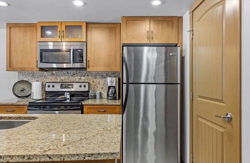 Copperstone Resort Condo | Cozy Rocky Mountain Getaway with Hot Tub! Pet Friendly & Newly Updated!