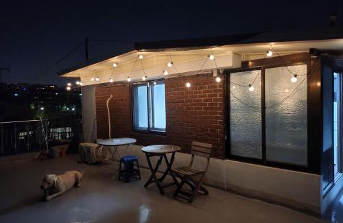 Itaewon Apartment | Cozy Rooftop View #12