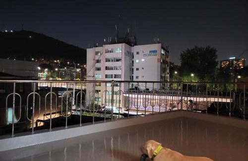 Itaewon Apartment | Cozy Rooftop View #12