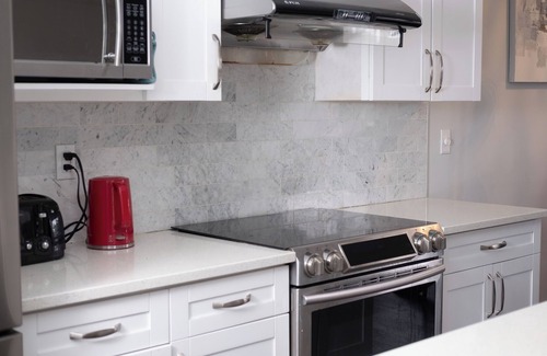 Sunnyside House | Cozy Room Bow River: Shared Amenities House