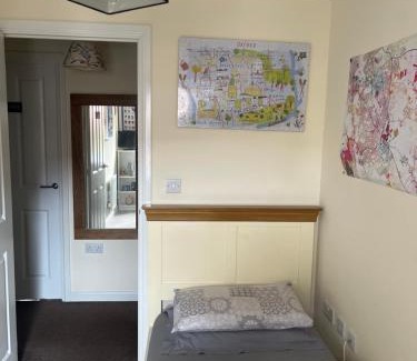 Oxford House | Cozy Room