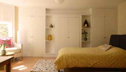 Lambeth House | Cozy room in a gorgeous Victorian house