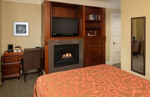 Astoria Hotel | Cozy Room in Historic Hotel w/Heated Bathroom Floor & Downtown Location