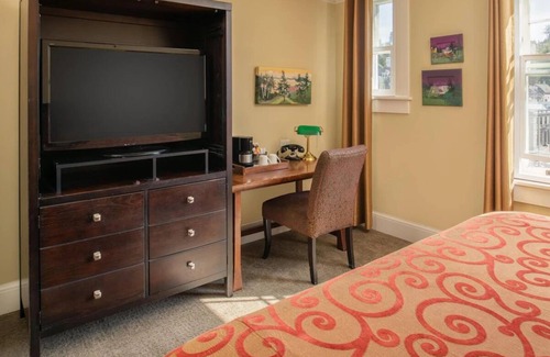 Astoria Hotel | Cozy Room in Historic Hotel w/Heated Bathroom Floor & Downtown Location