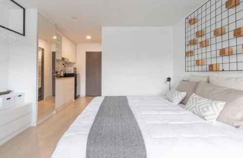 Nimman Apartment | Cozy room in Nimman/balcony/bathtub/washer/kitchen