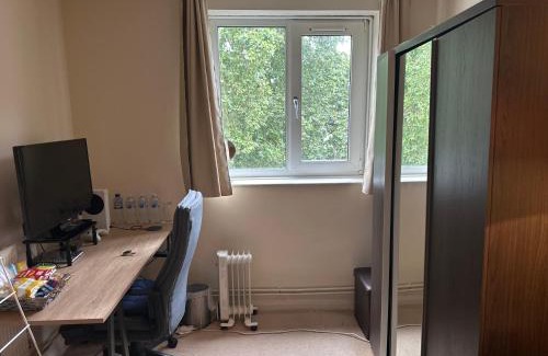 Canary Wharf House | Cozy Room in Shared Home near Canary Wharf
