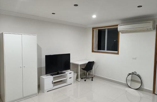 Guildford West House | Cozy Room in Spacious Two Story Home - GA