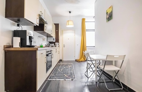 Brigittenau Apartment | Cozy Room Near U6 Dresdner Subway Line