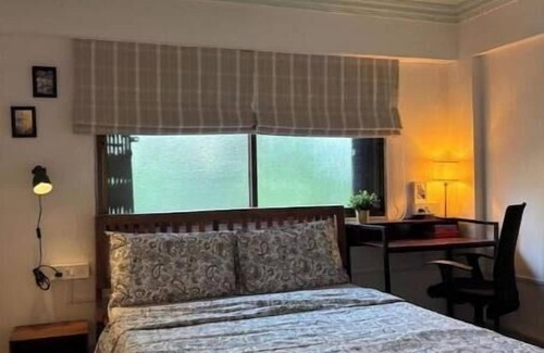 Bandra West Apartment | Cozy Room On Hill Rd