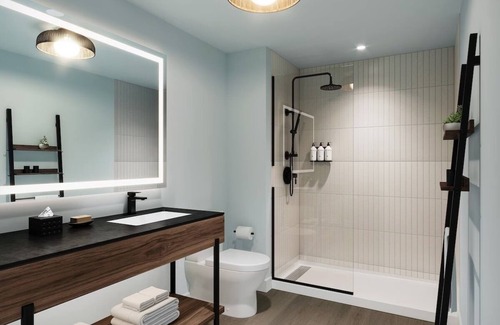 Waikiki Hotel | Cozy Room Steps Away from Waikiki Beach | Pool