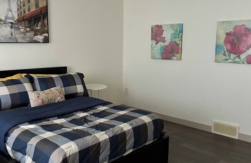 Sylvan Lake House | Cozy room suite located on a lake town w ensuite bathroom and toilet