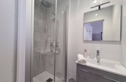 Chateauroux Bed & Breakfast | Cozy Room "Toscane" with Private Bath, 1st Floor, Breakfast Included, Central Châteauroux