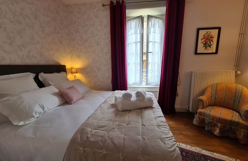 Chateauroux Bed & Breakfast | Cozy Room "Toscane" with Private Bath, 1st Floor, Breakfast Included, Central Châteauroux