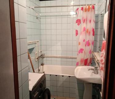 Chugureti Apartment | Cozy Room with Host