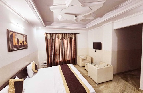 Gurugram Hotel | Cozy Rooms hotel with WiFi, AC in welcoming Gurgaon