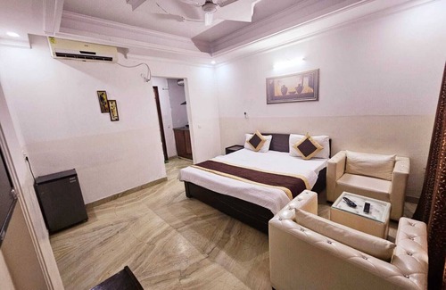 Gurugram Hotel | Cozy Rooms hotel with WiFi, AC in welcoming Gurgaon