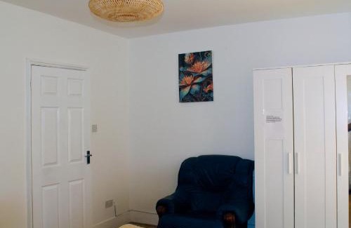 Lower Edmonton Apartment | cozy rooms or entire apartment in london, fast links to central