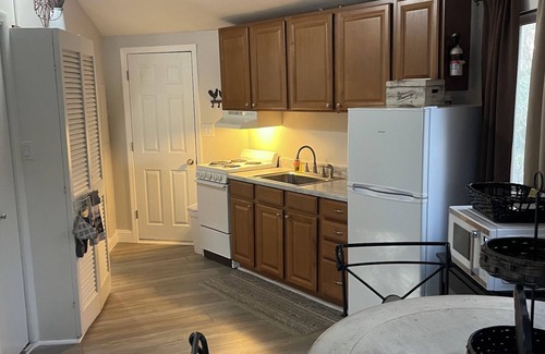 Mill Ridge Cottage | Cozy Round Cottage with Hot Tub – Perfect Mountain Escape!