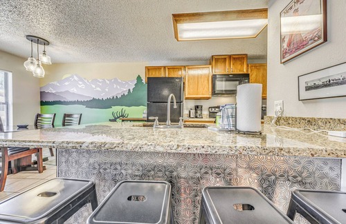Ruidoso Condo | Cozy Ruidoso Condo w/Deck ~ 2 Mi to Cedar Creek!