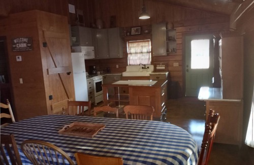 Bryan Cabin | Cozy rural cabin near Texas A&M University