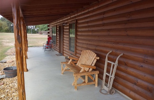 Bryan Cabin | Cozy rural cabin near Texas A&M University