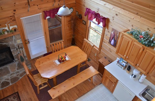 Gatlinburg - Pigeon Forge Cabin | Cozy Rustic Cabin located in Sky Harbor. 5 miles to all things Dollywood!