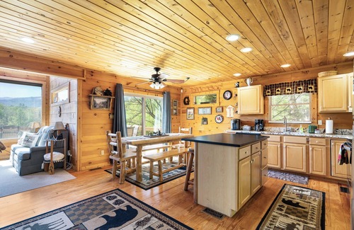 Townsend House | Cozy Rustic Cabin with Wonderful Views of the Smoky Mountains