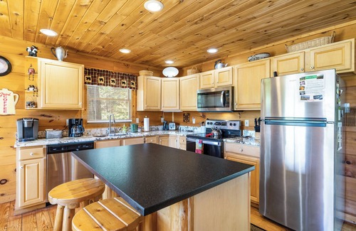 Townsend House | Cozy Rustic Cabin with Wonderful Views of the Smoky Mountains