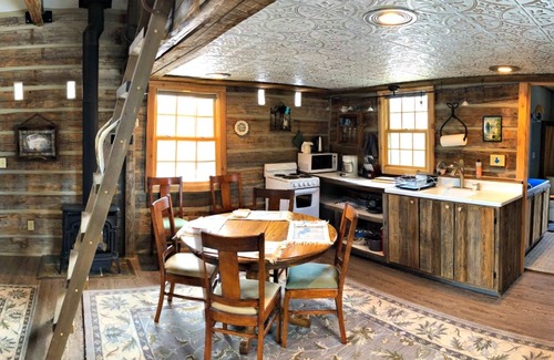 Chico Cabin | Cozy, Rustic Cabins near Chico Hot Springs & only 35 mins to YELLOWSTONE PARK!